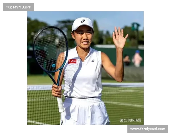 网球名将进校园活动开展,张帅指导青少年握拍技巧 网球名将进校园活动开展,张帅指导青少年握拍技巧