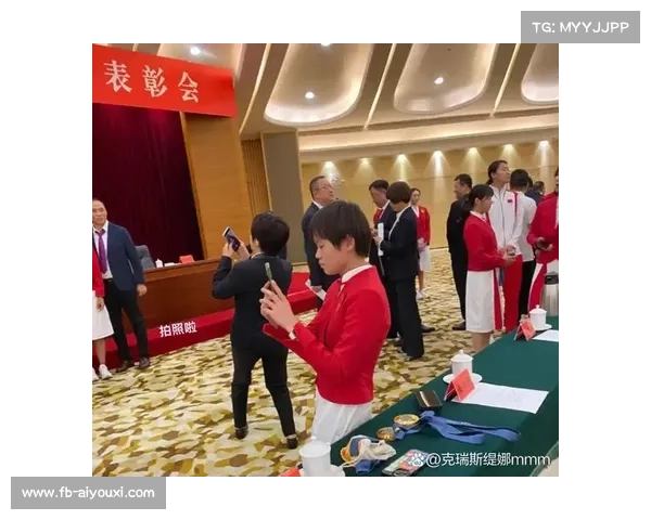 夺冠时刻教练热泪盈眶，师徒情谊感动全场